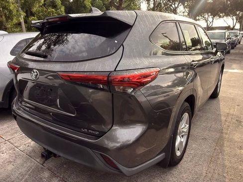 Used 2020 Toyota Highlander LE AWD/4WD image 9