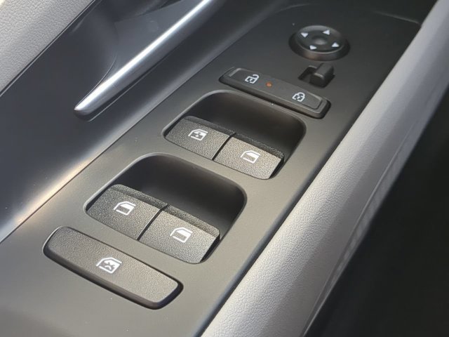 Used 2025 Hyundai Elantra Limited FWD image 23