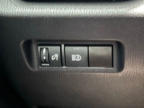 Used 2025 Toyota RAV4 XLE AWD/4WD image 34
