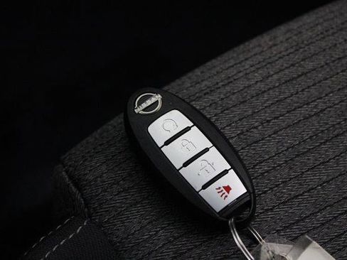 Certified 2022 Nissan Rogue SV FWD image 28