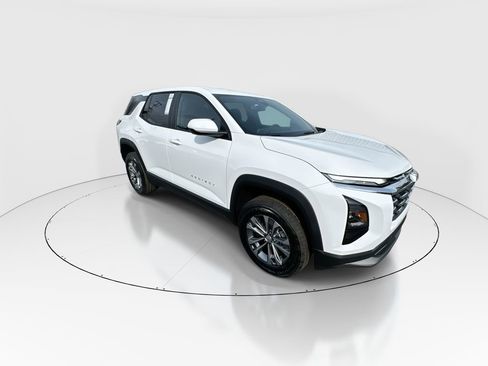 New 2026 Chevrolet Equinox LT image 2