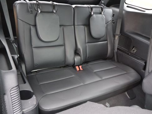 Used 2022 Ford Explorer XLT w/ Equipment Group 202A image 12