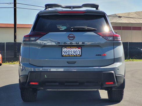 Certified 2025 Nissan Rogue SV AWD/4WD image 5