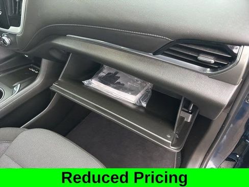 Used 2022 Chevrolet Traverse LT w/ Midnight/Sport Edition image 43