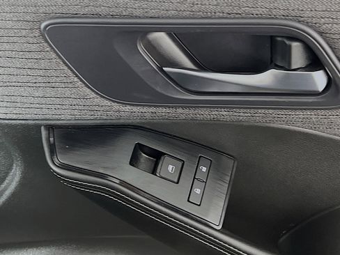 Used 2023 Nissan Rogue SV image 32