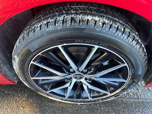 Used 2023 Toyota Camry SE image 4