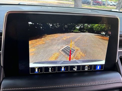 Used 2023 GMC Yukon XL AT4 w/ AT4 Premium Package AWD/4WD image 13