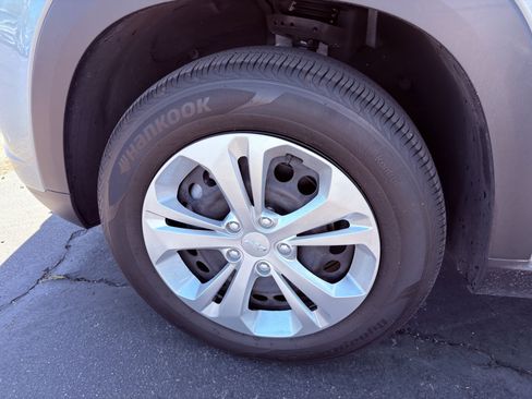 Used 2025 Chevrolet Trax LS image 33