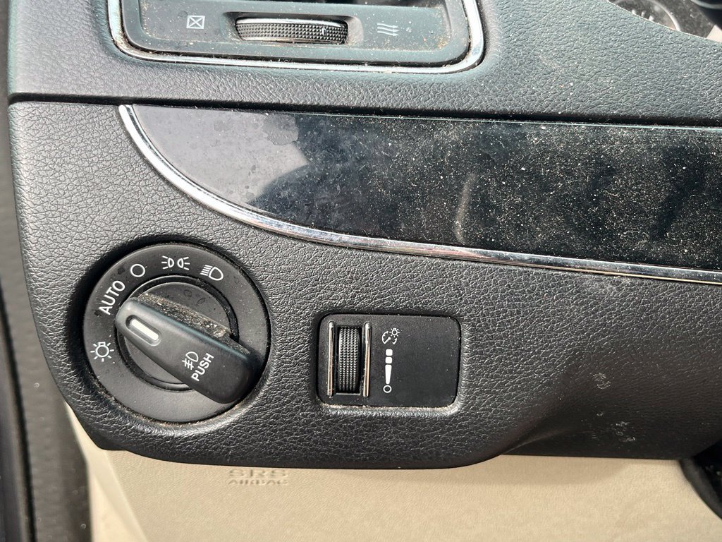 Used 2017 Dodge Grand Caravan SXT FWD image 17