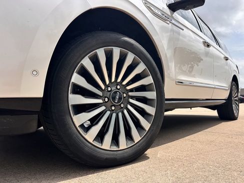 Used 2019 Lincoln Navigator L Reserve AWD/4WD image 6