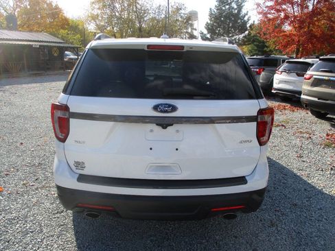 Used 2018 Ford Explorer XLT w/ Equipment Group 202A image 4