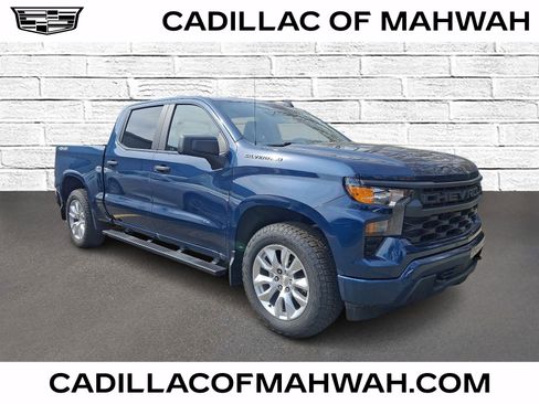 Used 2022 Chevrolet Silverado 1500 Custom image 1