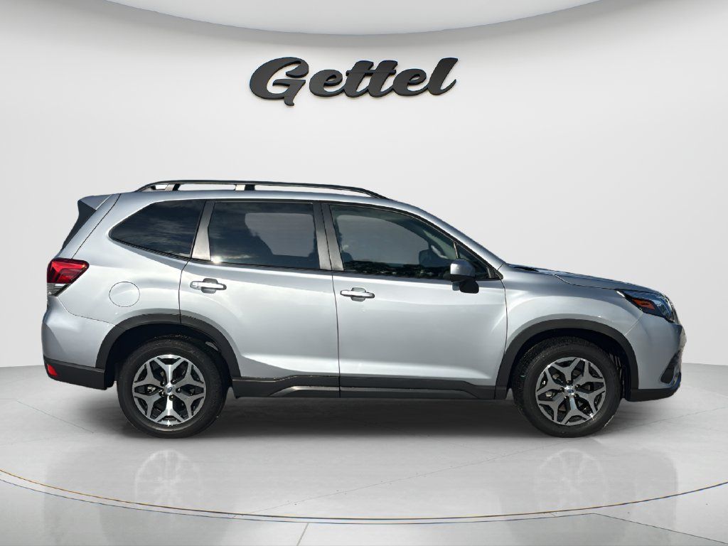 Used 2023 Subaru Forester Premium AWD/4WD image 4