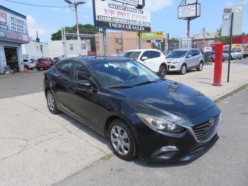 Used 2014 MAZDA MAZDA3 i SV image 2