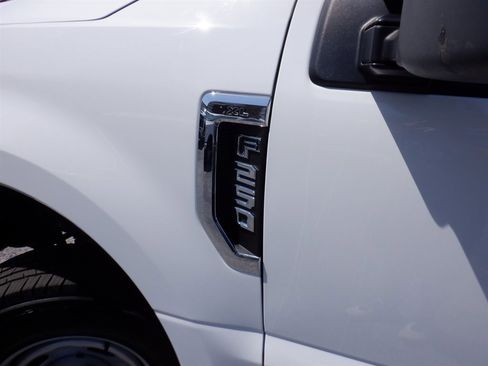 Used 2022 Ford F250 XL w/ Power Equipment Group AWD/4WD image 23
