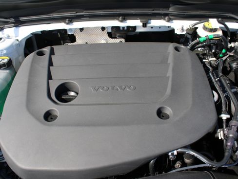 New 2025 Volvo XC40 B5 Plus w/ Protection Package Premier image 46