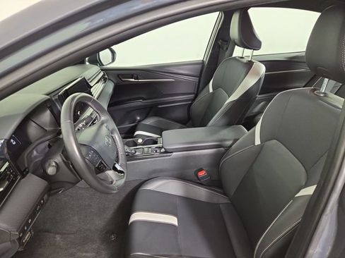 Used 2025 Toyota Camry SE FWD image 13