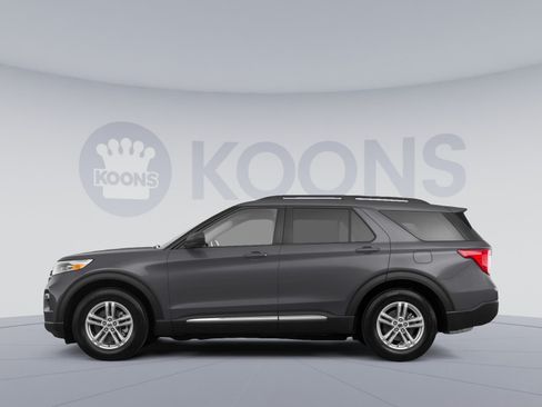 Used 2020 Ford Explorer XLT w/ Comfort Package AWD/4WD image 2