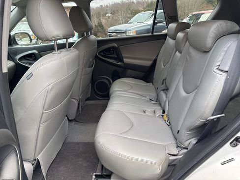 Used 2011 Toyota RAV4 Base 4x4 4dr SUV image 12