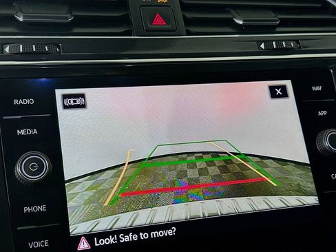 Used 2022 Volkswagen Tiguan SEL R-Line image 23