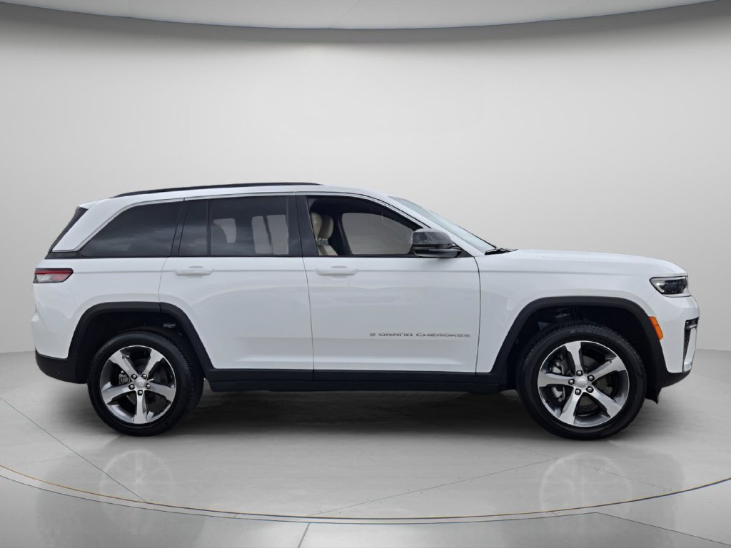Used 2026 Jeep Grand Cherokee Limited RWD image 4