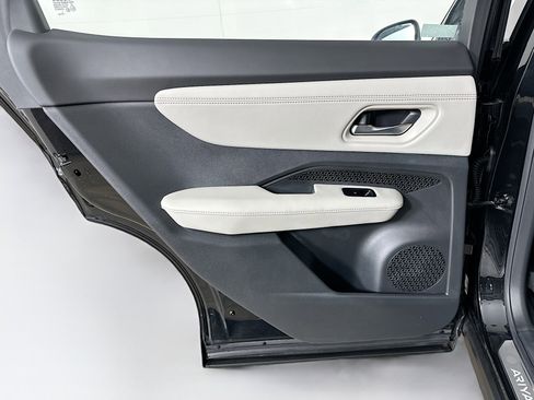 Used 2023 Nissan Ariya FWD image 27