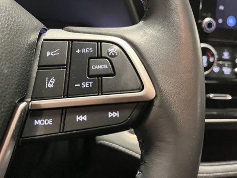 Used 2024 Toyota Highlander LE image 24