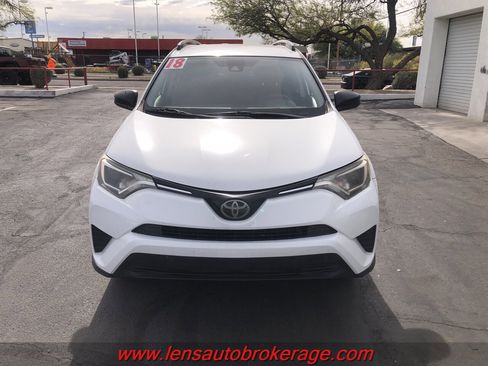 Used 2018 Toyota RAV4 LE image 2