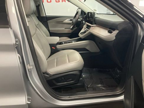 Used 2025 Ford Explorer Active w/ Active Comfort Package AWD/4WD image 49