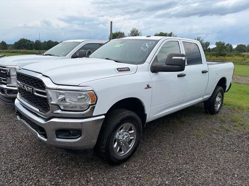 Used 2024 RAM 2500 Tradesman w/ Chrome Appearance Group AWD/4WD image 3