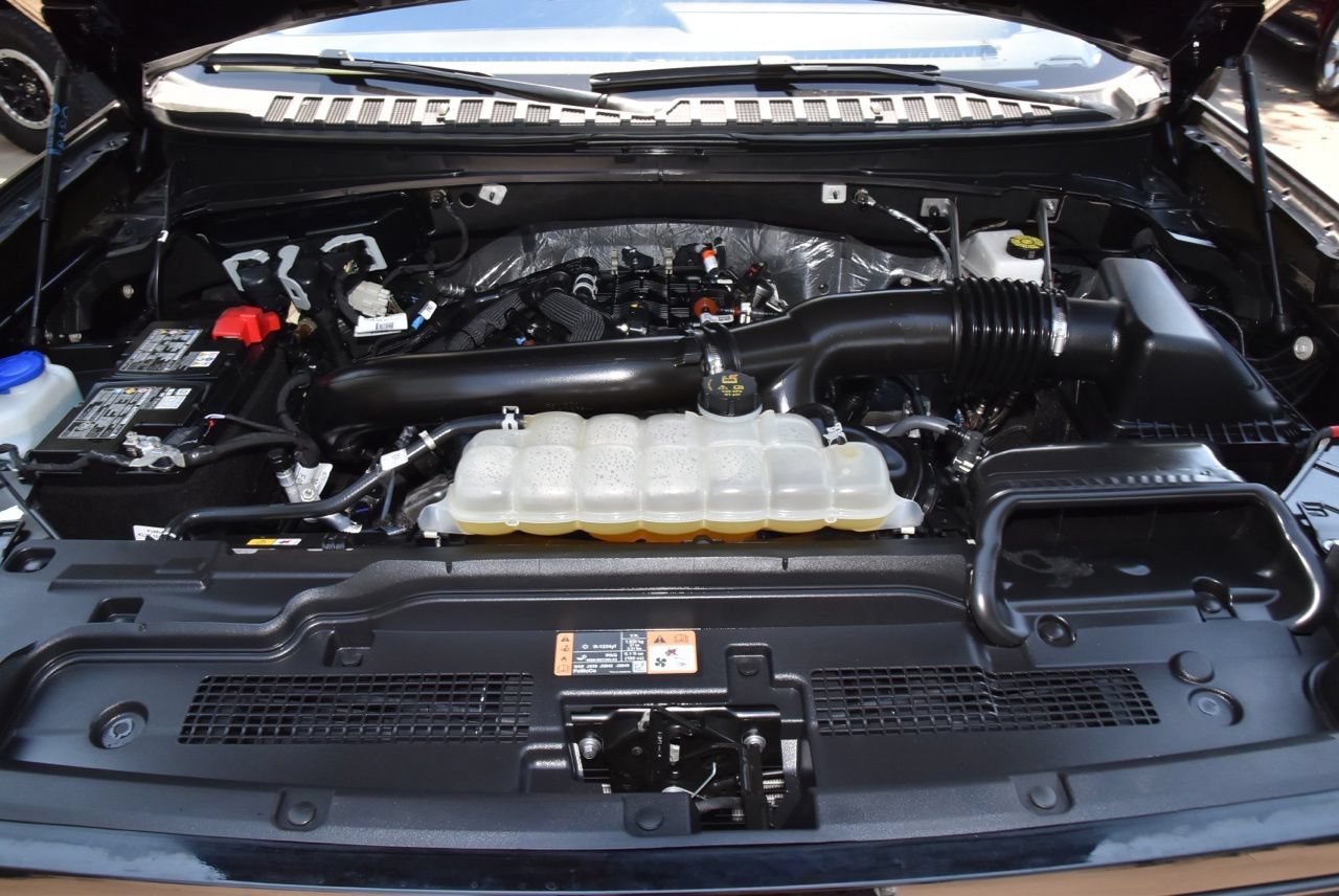 Used 2025 Ford Expedition Active RWD image 39