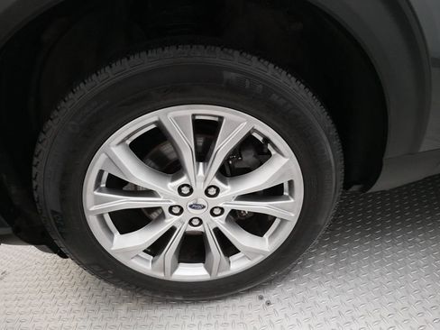 Used 2020 Ford Explorer XLT w/ Equipment Group 202A AWD/4WD image 27