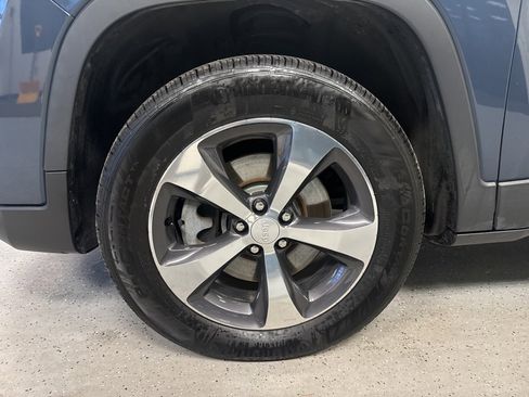 Used 2020 Jeep Cherokee Limited image 45