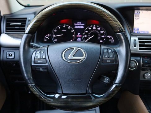 Used 2013 Lexus LS 460 AWD w/ Comfort Pkg image 35
