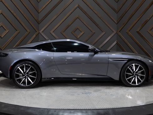 Used 2019 Aston Martin DB11 Coupe image 13