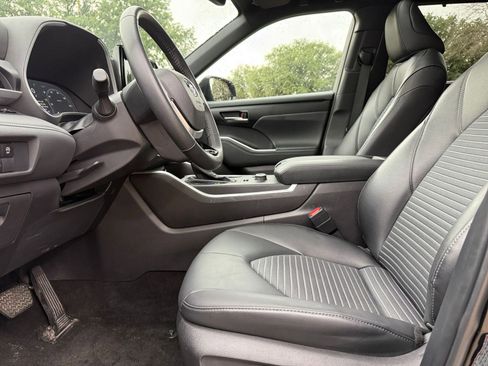 Used 2025 Toyota Highlander XSE AWD/4WD image 28