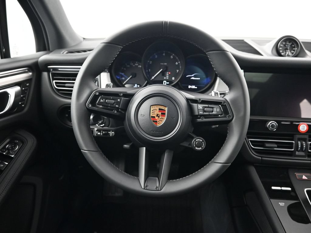 Certified 2026 Porsche Macan AWD/4WD image 13