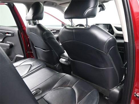 Used 2022 Toyota Highlander XLE image 27