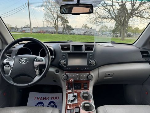 Used 2011 Toyota Highlander Limited w/ Tow Pkg image 13