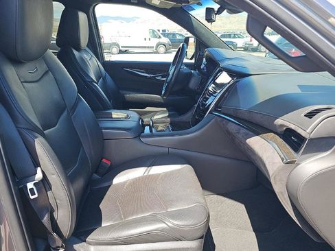 Used 2019 Cadillac Escalade Platinum image 10