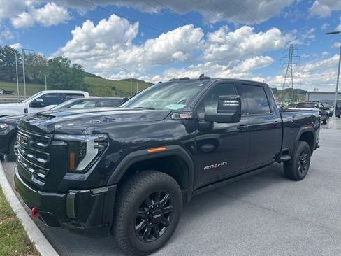 Used 2024 GMC Sierra 2500 AT4 w/ AT4 Preferred Package image 3