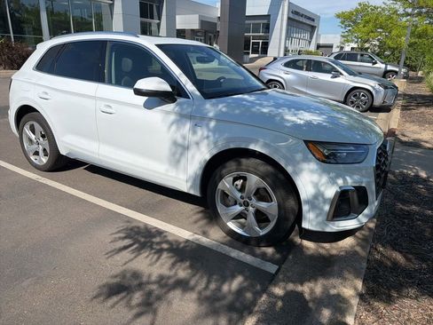 Used 2023 Audi Q5 2.0T Premium Plus w/ Premium Plus Package AWD/4WD image 3