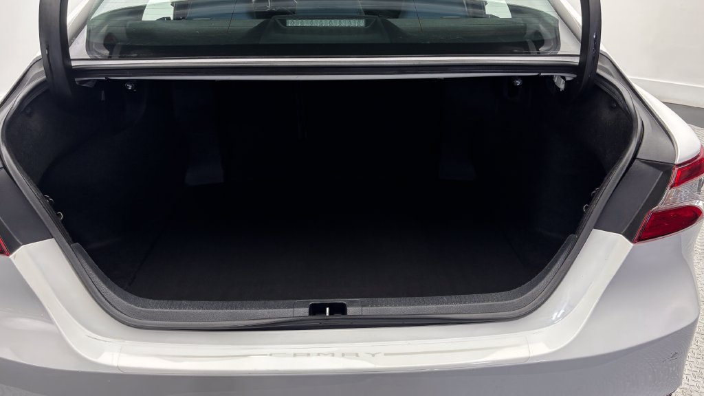 Used 2018 Toyota Camry LE FWD image 32