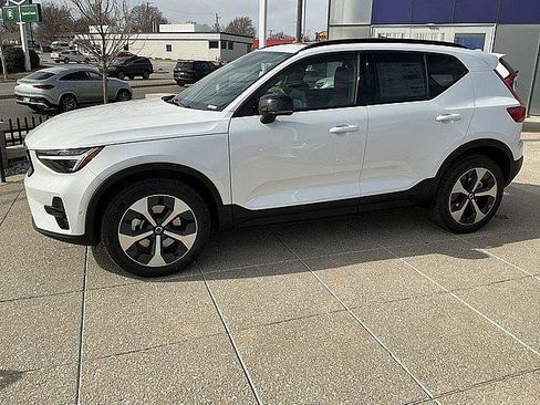 New 2026 Volvo XC40 B5 Plus w/ Protection Package Premier AWD/4WD image 11