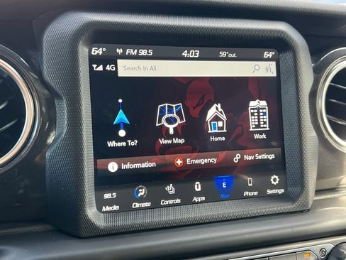 Used 2022 Jeep Wrangler Unlimited Rubicon w/ Trailer Tow Package image 32