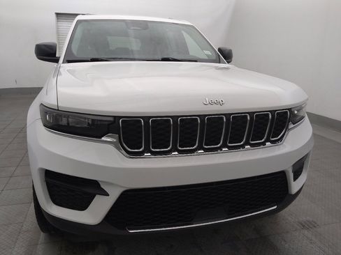 Used 2023 Jeep Grand Cherokee Laredo w/ Luxury Tech Group I RWD image 14