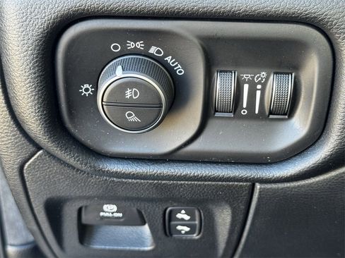 Used 2020 RAM 1500 Laramie image 27