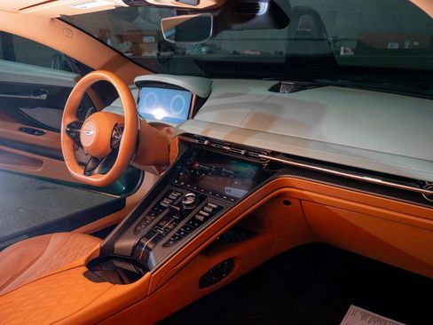 Used 2024 Aston Martin DB12 Coupe image 10