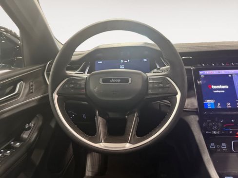 Used 2025 Jeep Grand Cherokee L Limited w/ Luxury Tech Group II AWD/4WD image 18