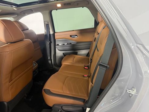 Used 2025 Nissan Pathfinder Platinum w/ Cargo Package FWD image 27